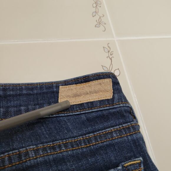 Levi Womens 515 Bermuda Blue Denim Jean Shorts Size 6 Cuffed Hem - Picture 11 of 11